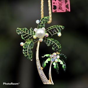 💋 2/$15 💋 Betsey Johnson Style - Crystal Palm Trees Necklace